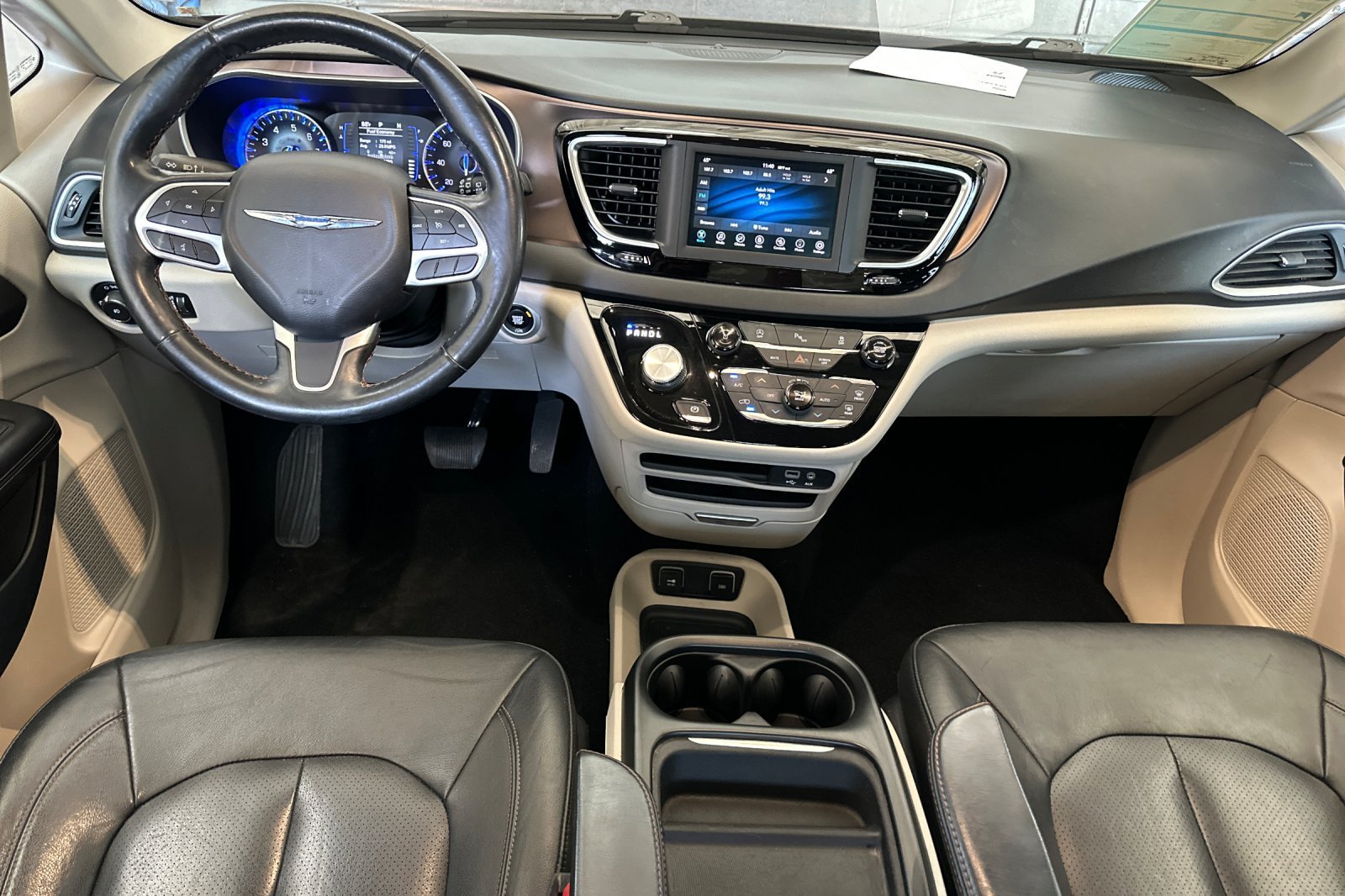 Used 2019 Black Chrysler Touring L image 13