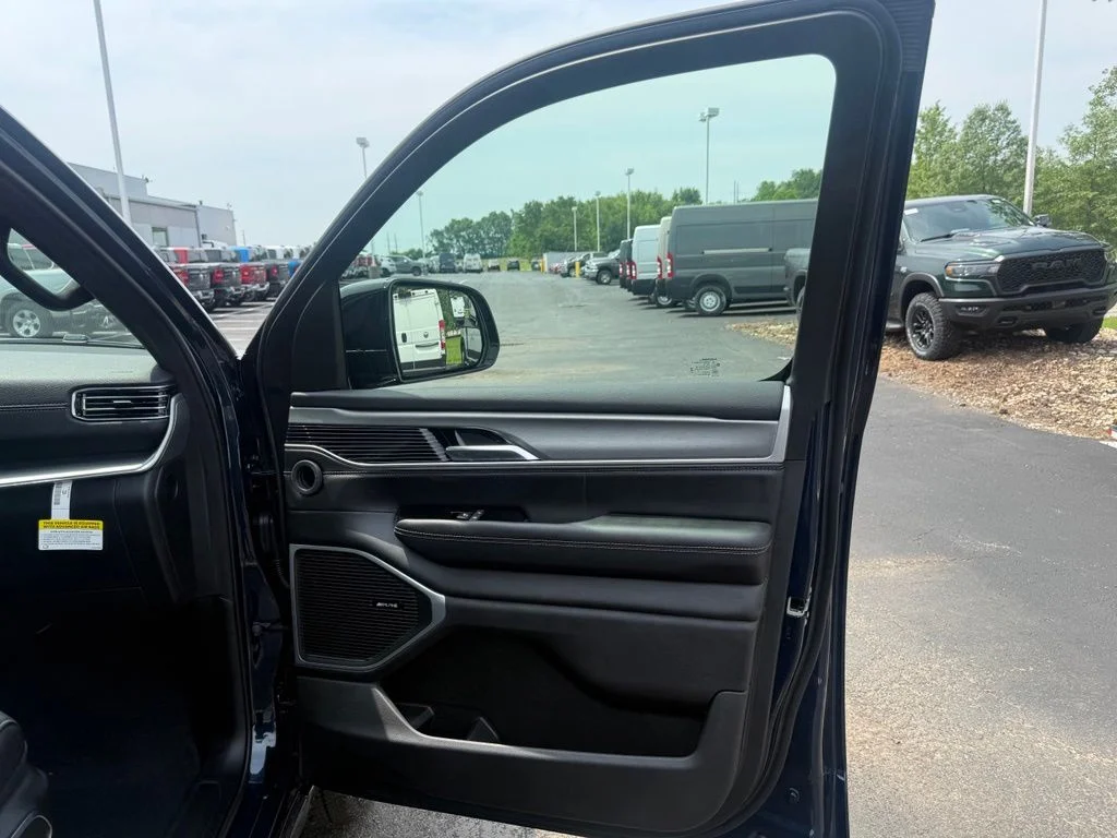 New 2026 Fathom Blue Pearlcoat Jeep Upland image 61