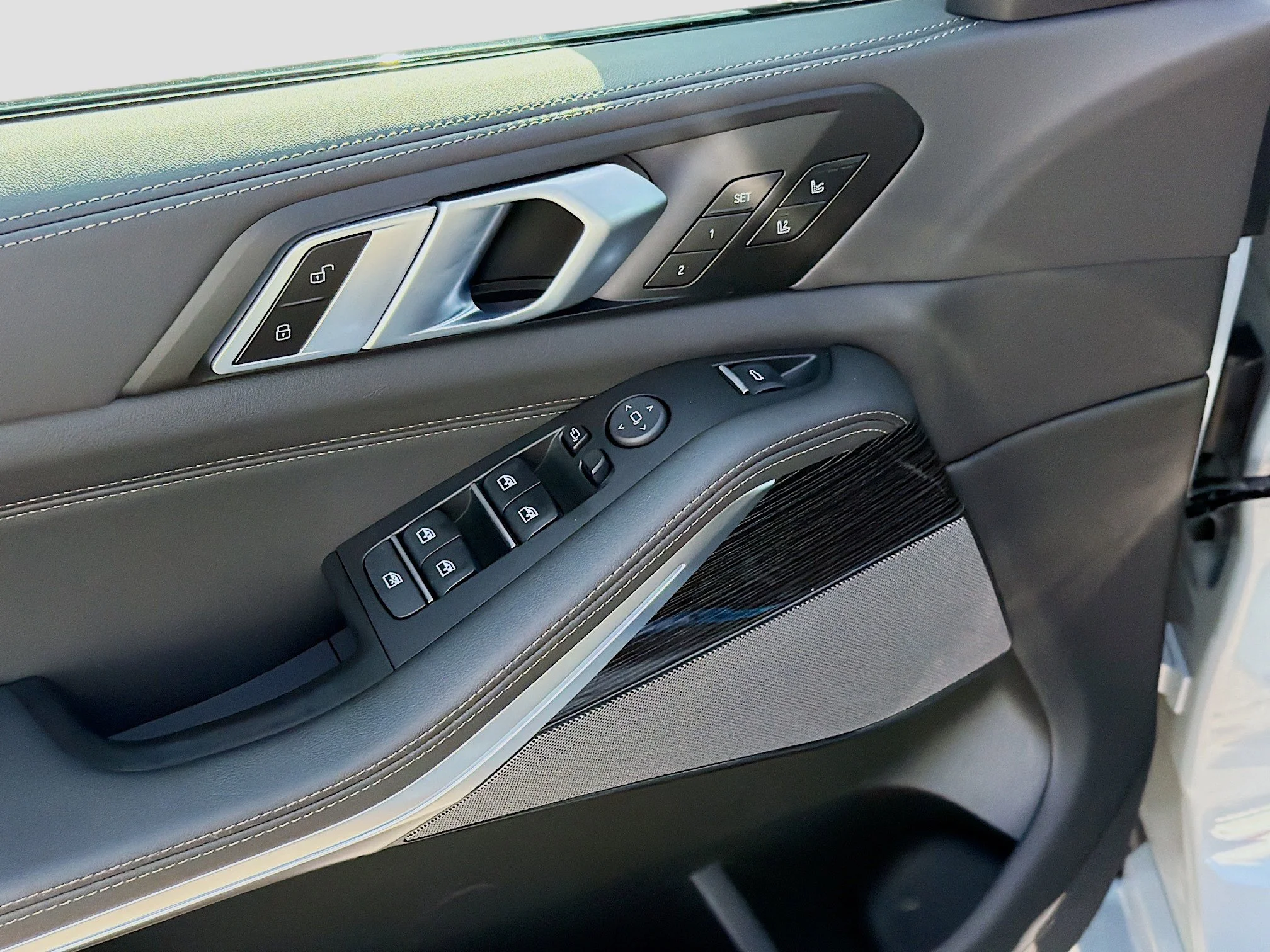 New 2026 Brooklyn Grey Metallic BMW M60i image 22