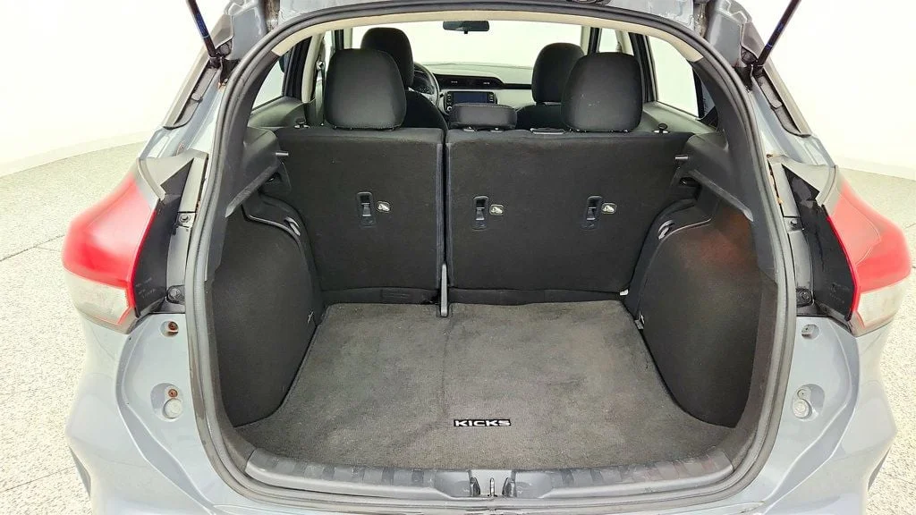 Used 2021 Boulder Gray Pearl Nissan SV FWD image 20