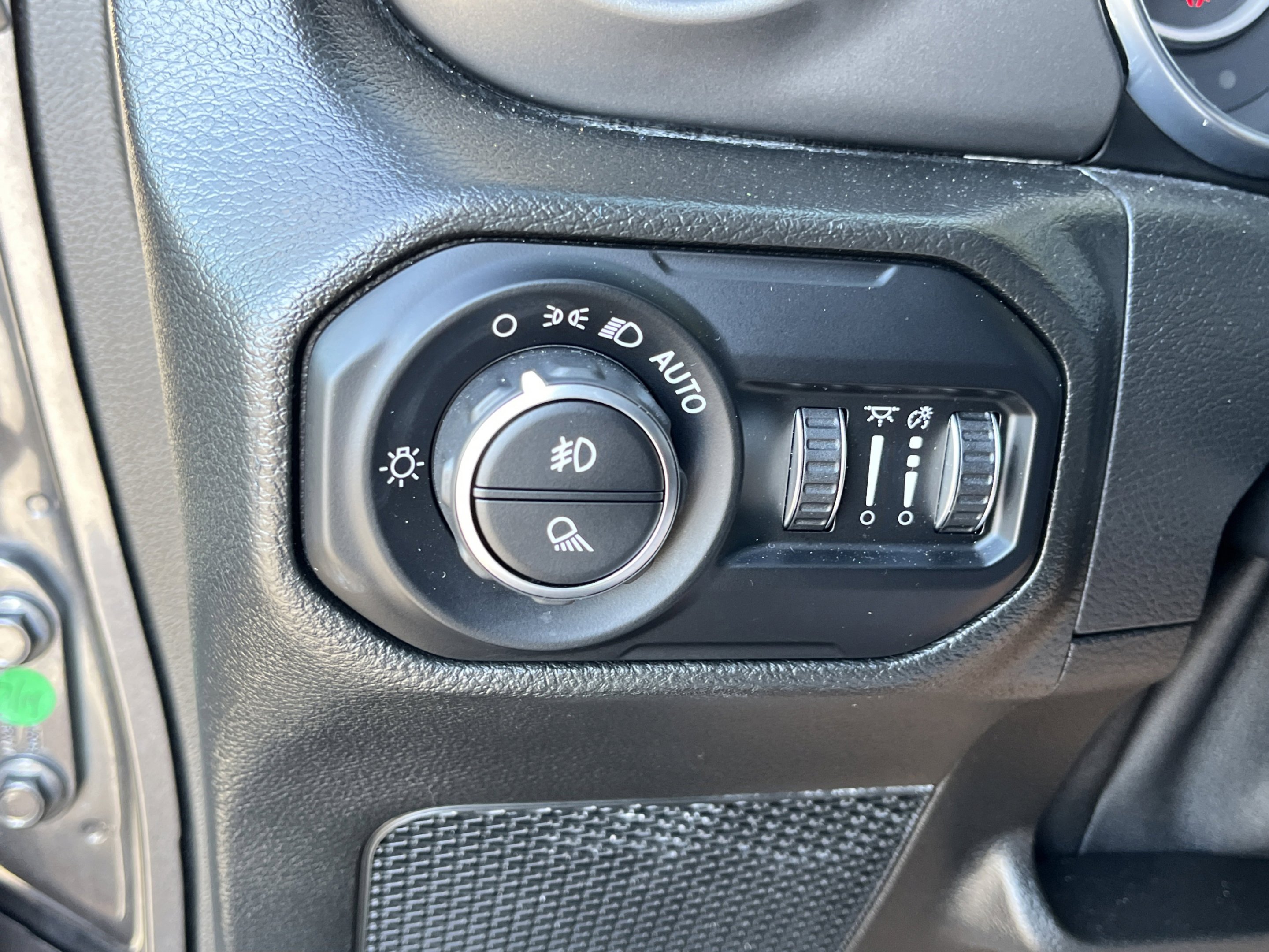 Used 2022 Granite Crystal Metallic Clearcoat Jeep  image 34