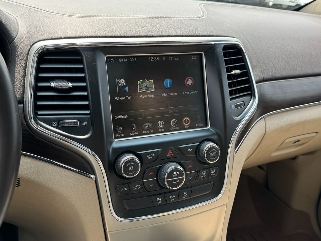 Used 2014 Cashmere Jeep Overland image 25