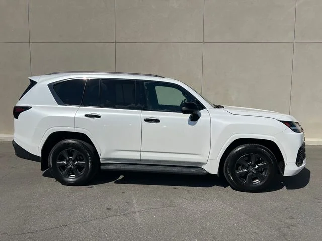 Used 2023 Eminent White Pearl Lexus 600 Premium image 5