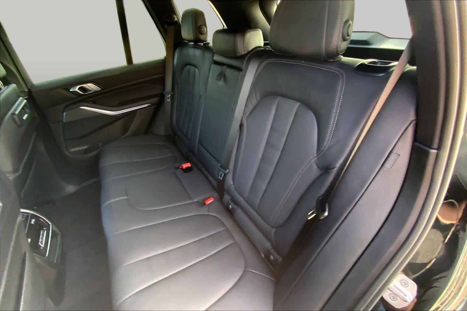 Used 2022 Black Sapphire Metallic BMW xDrive40i image 20