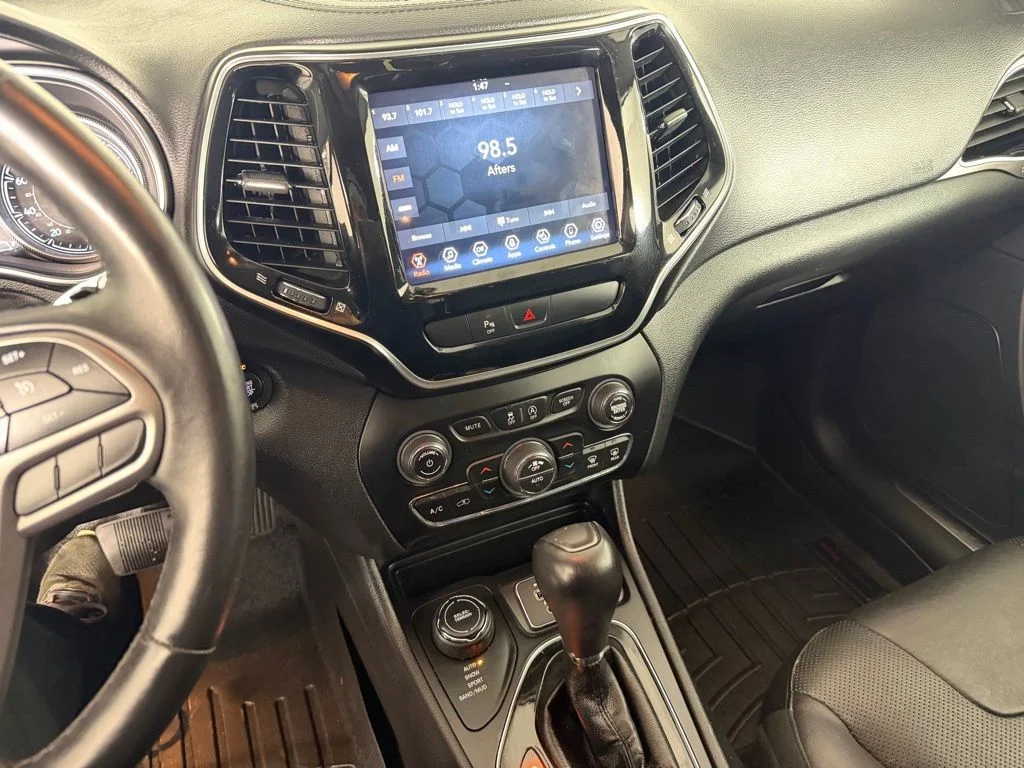 Used 2019 Jeep Cherokee Limited with VIN 1C4PJMDX2KD440095 for sale in Elk River, Minnesota