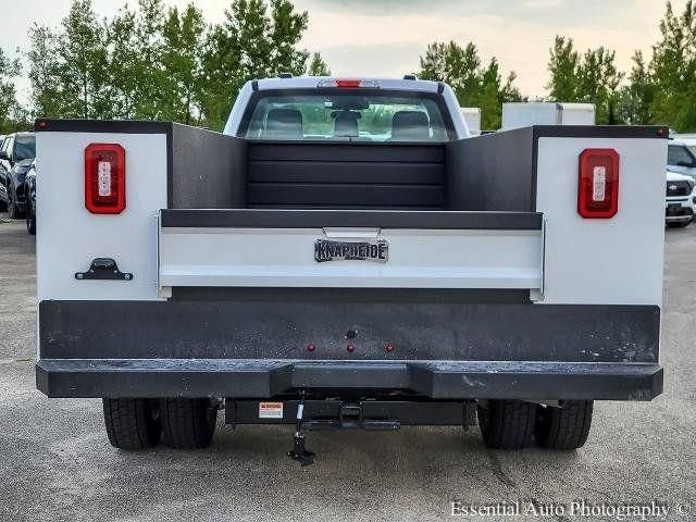 New 2025 Oxford White Ford F-550® XL image 37