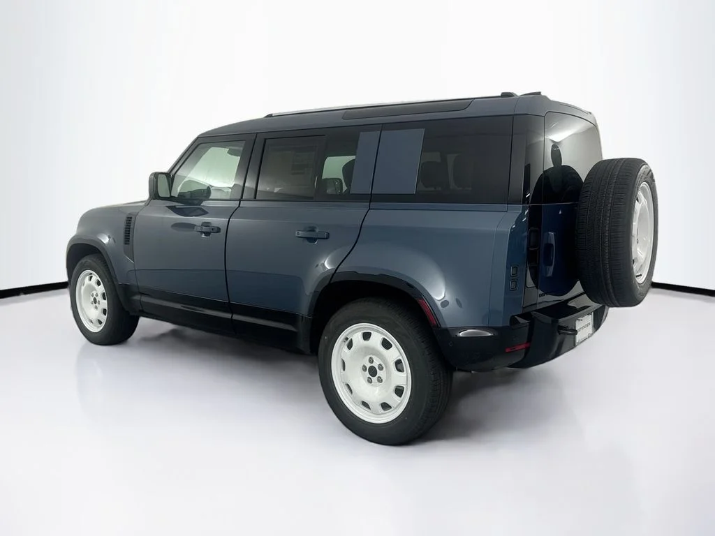 New 2026 Tasman Blue Land Rover X-Dynamic SE image 7