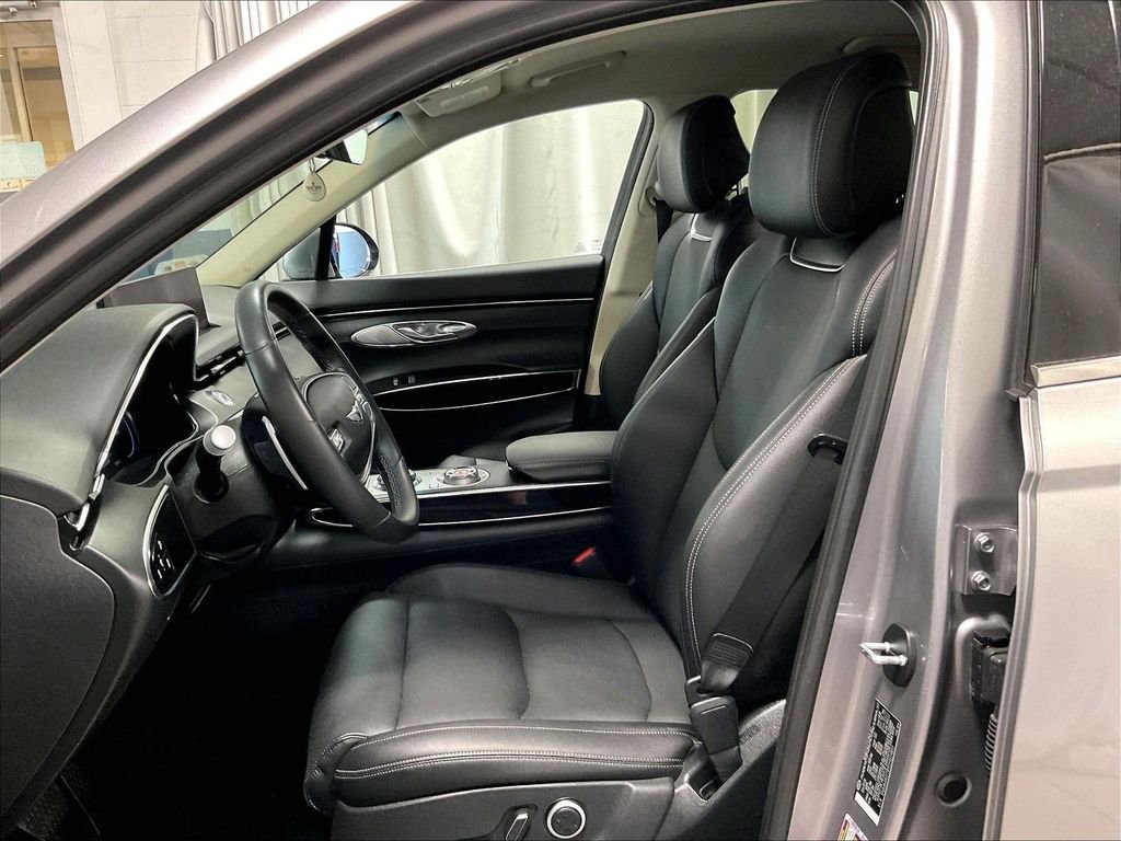 Used 2025 Silver Genesis 2.5T image 10