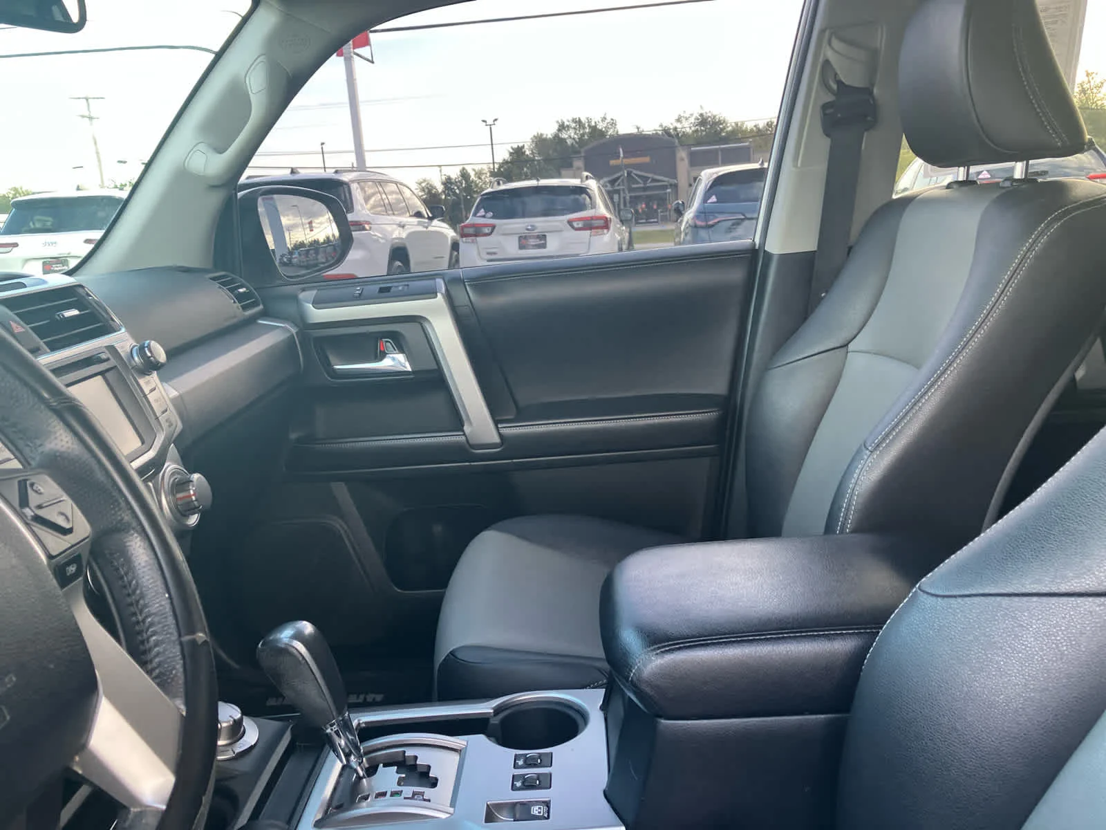 Used 2017 Super White Toyota SR5 Premium image 10