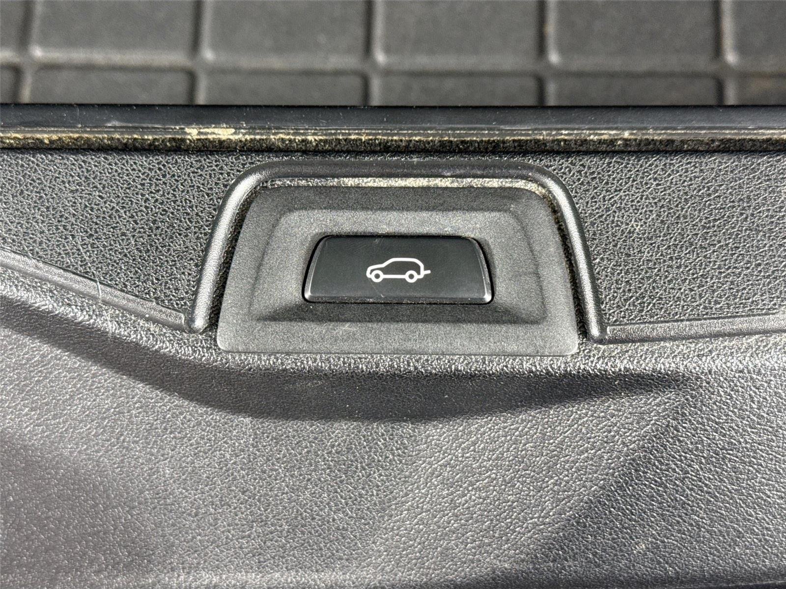 Used 2019 Black Sapphire Metallic BMW xDrive40i image 40