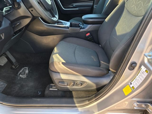 Used 2025 Silver Toyota XLE image 16