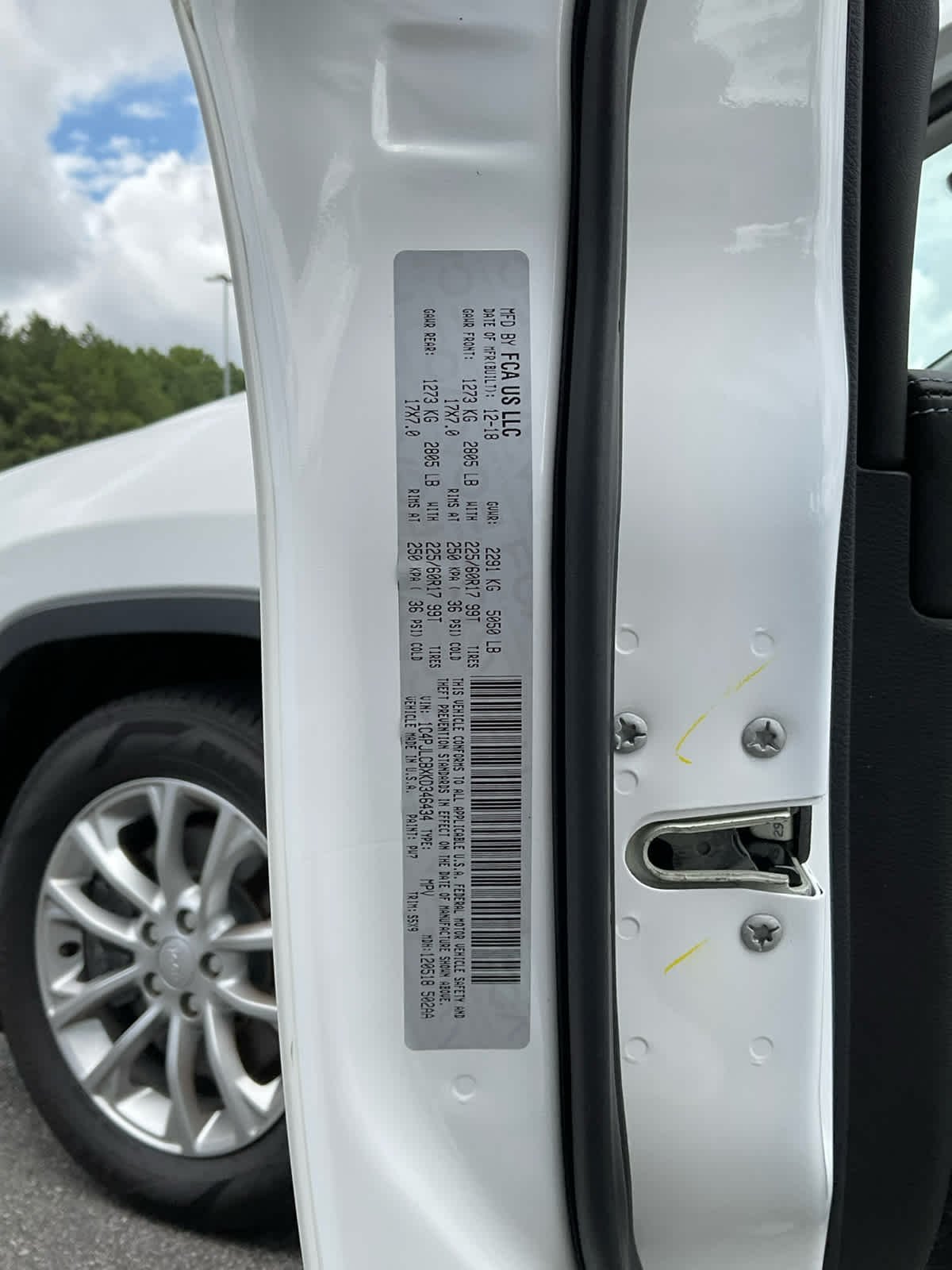 Used 2019 Bright White Clearcoat Jeep Latitude image 30