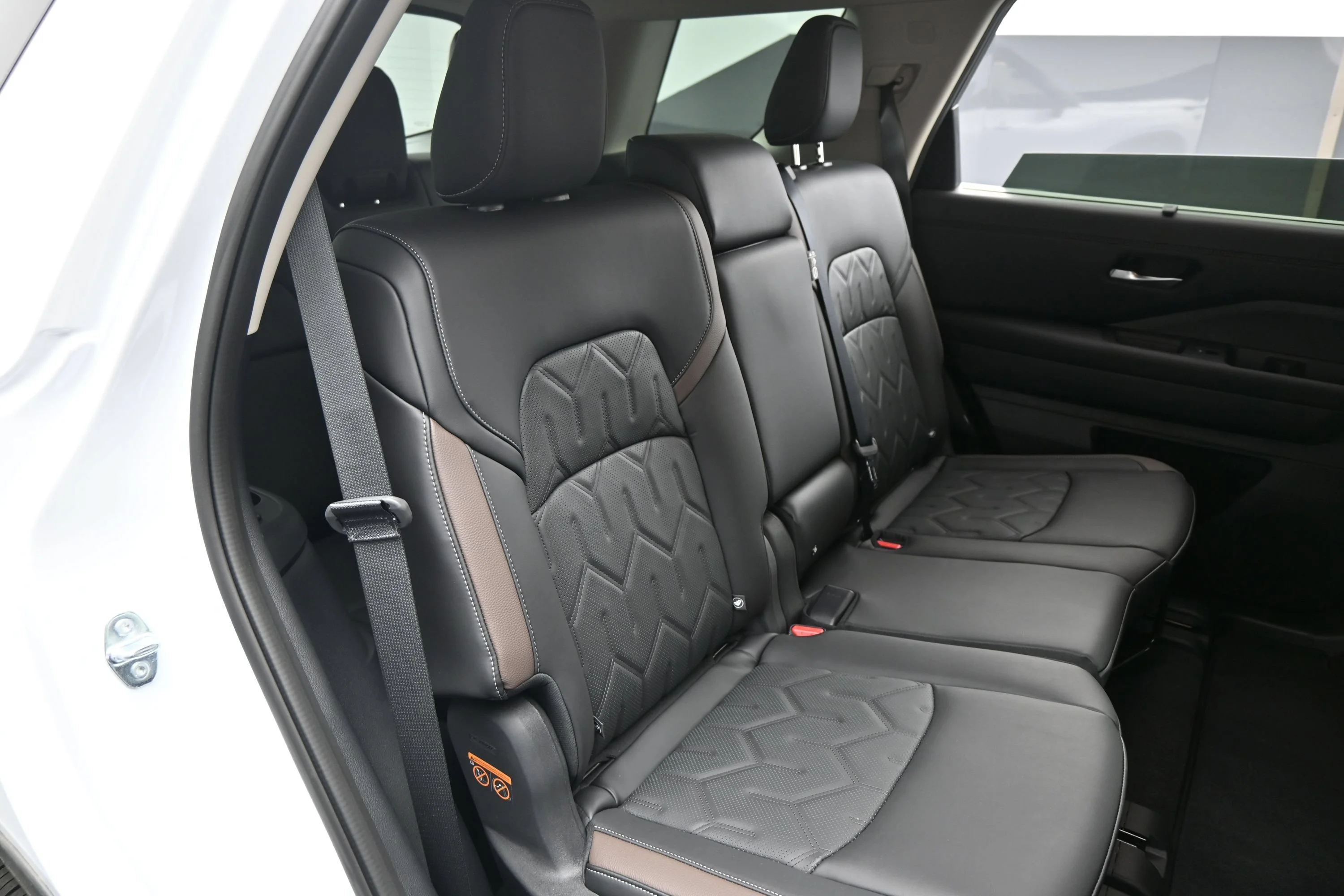 New 2026 Everest White Pearl TriCoat / Super Black Two-tone Nissan Platinum image 12