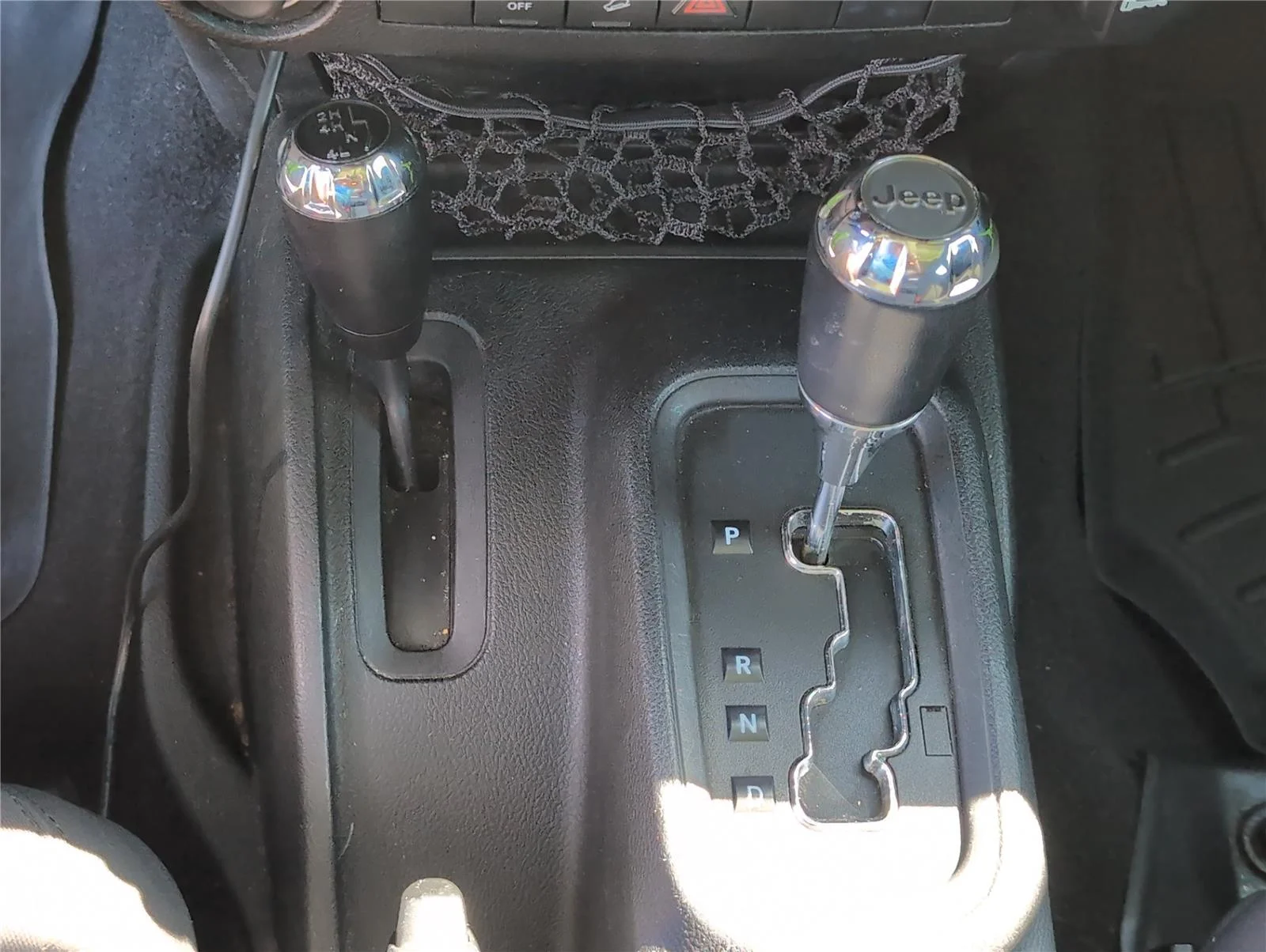 Used 2013 Gecko Pearl Jeep Sport image 25