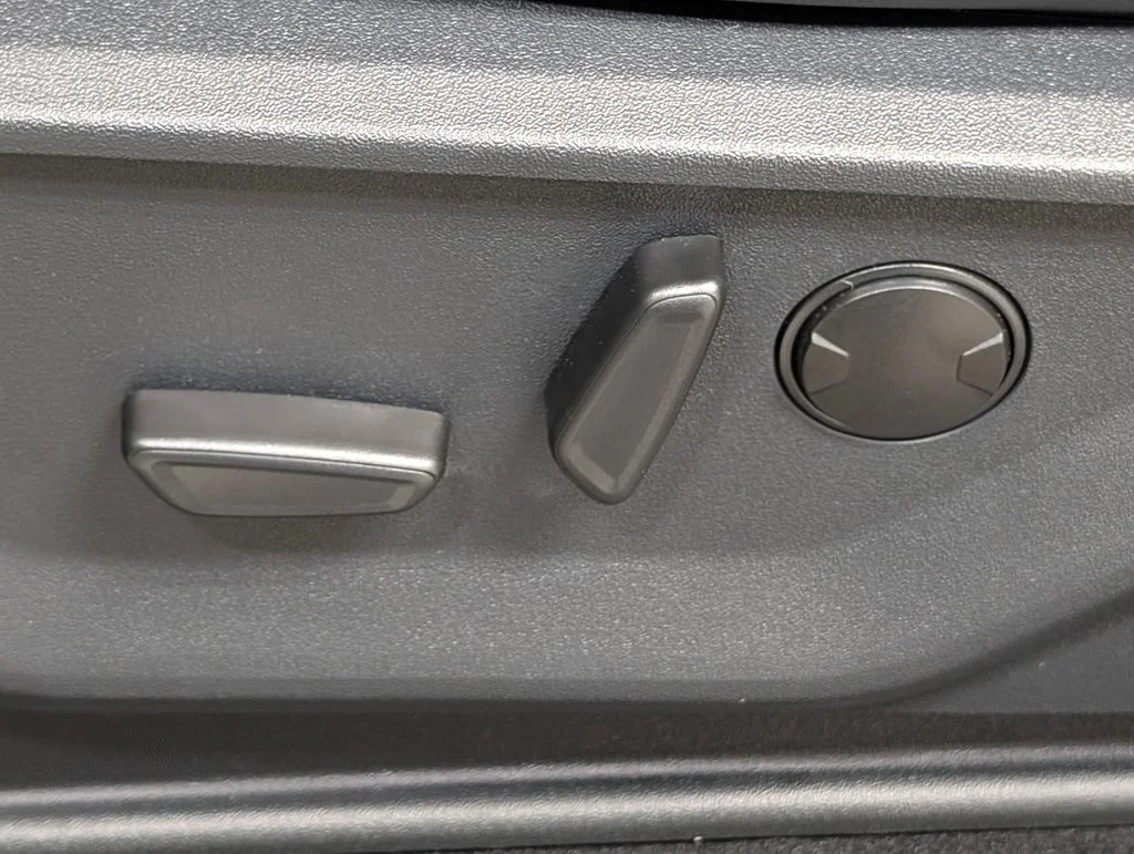 New 2026 Glacier Gray Metallic Tri-Coat Ford F-250® Lariat® image 17