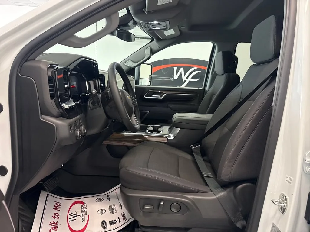New 2026 Summit White Chevrolet LT image 9