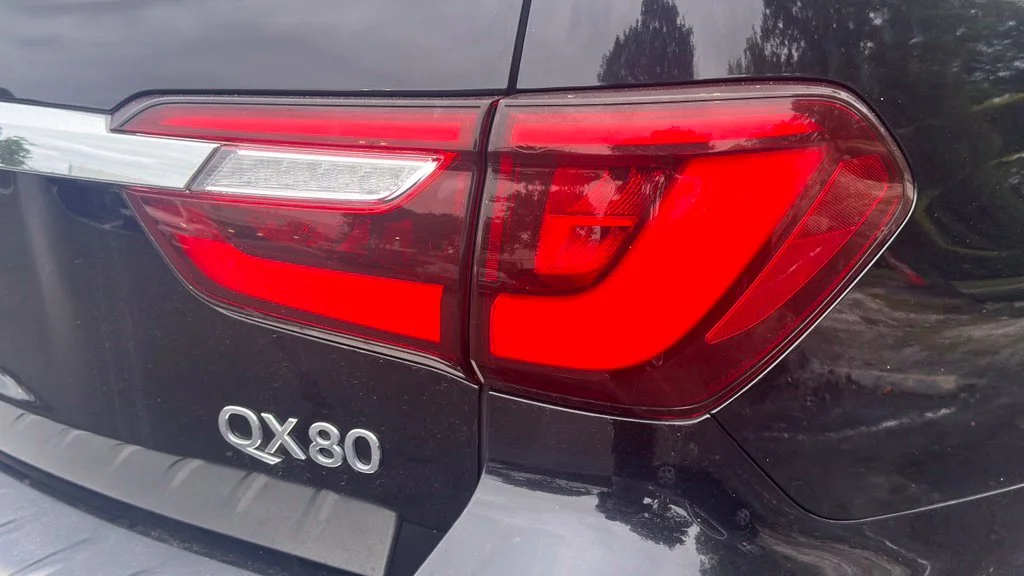 Used 2019 Black Obsidian INFINITI LUXE image 12