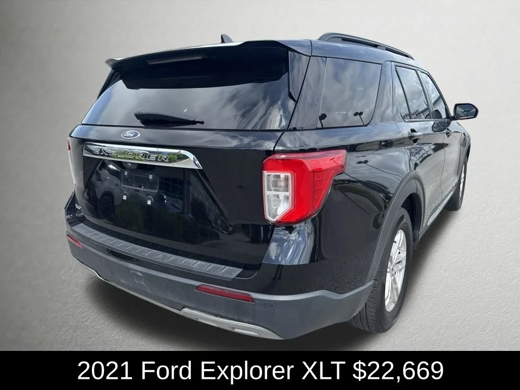 Used 2021 Black Ford XLT image 3
