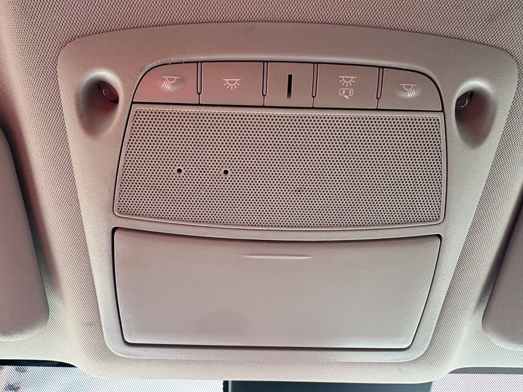 Used 2022 White Nissan SV image 37