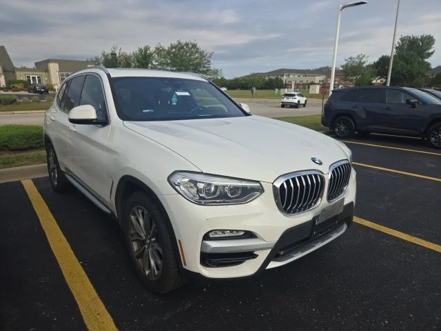 Used 2019 White BMW xDrive30i image 1