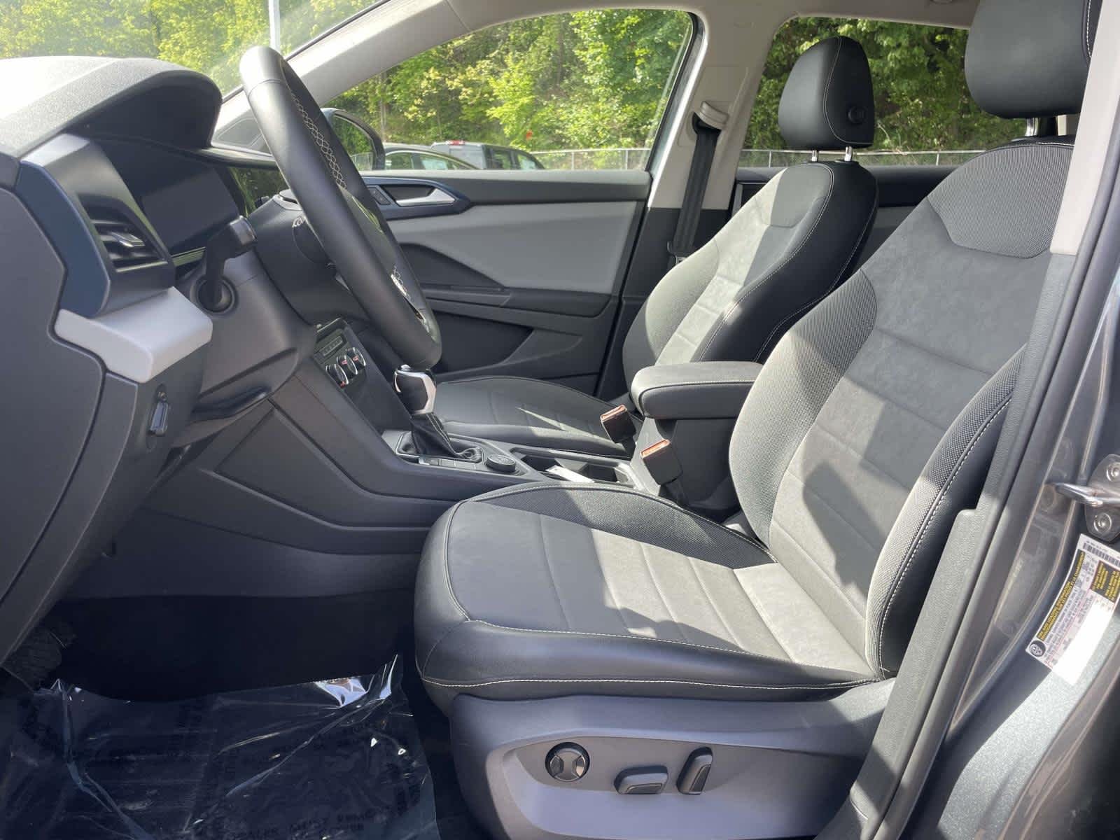 Used 2022 Platinum Gray Metallic Volkswagen SE image 17