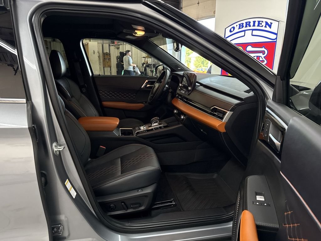 Used 2024  Mitsubishi SEL image 18
