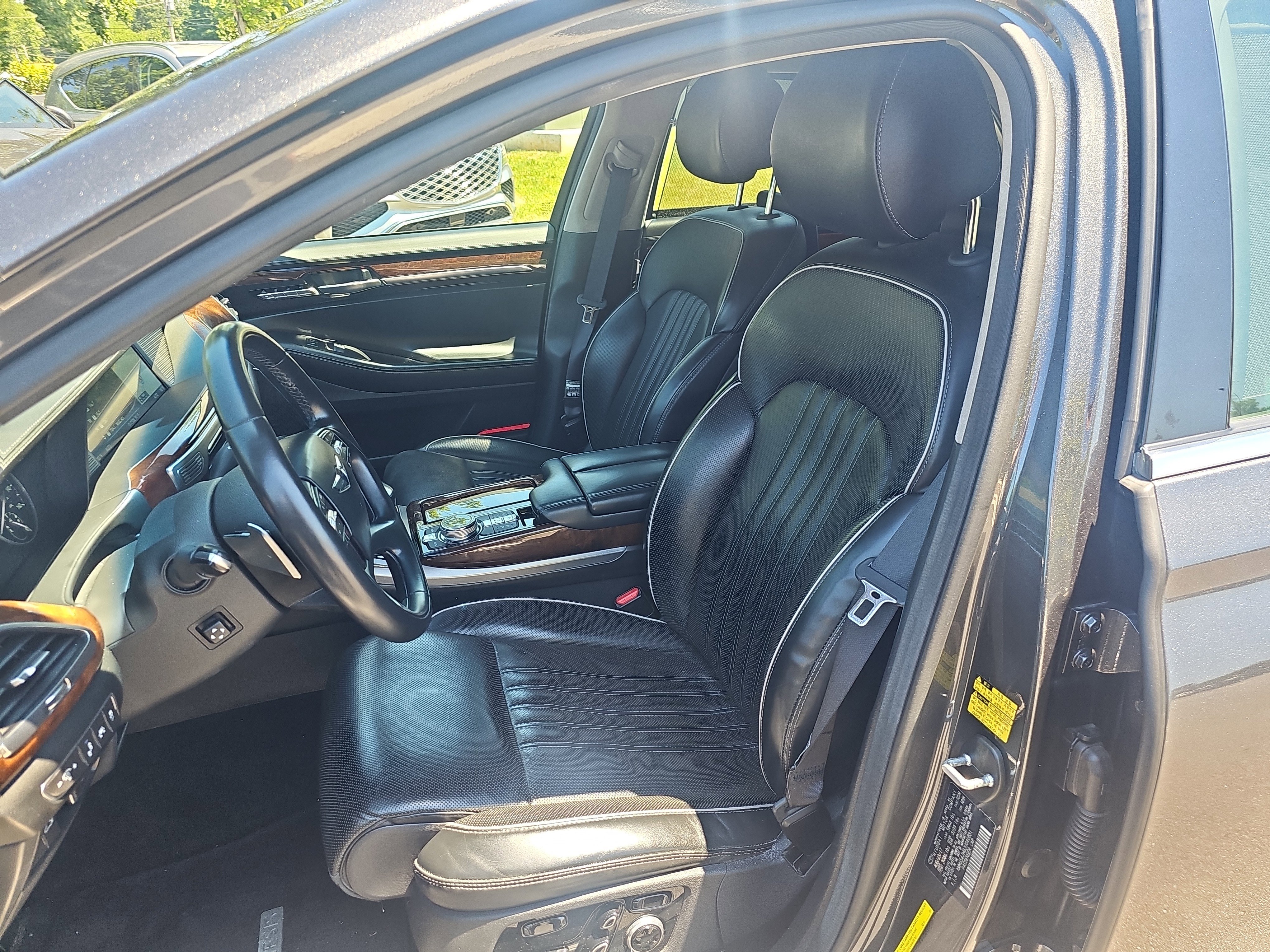 Used 2018 Gray Genesis 5.0L Ultimate image 16