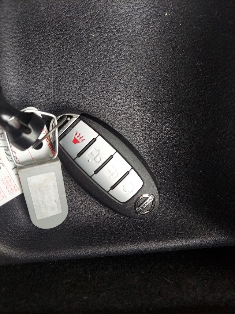 Certified Used 2020 White Nissan SR image 25