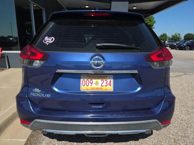 Used 2019 Blue Nissan S image 4