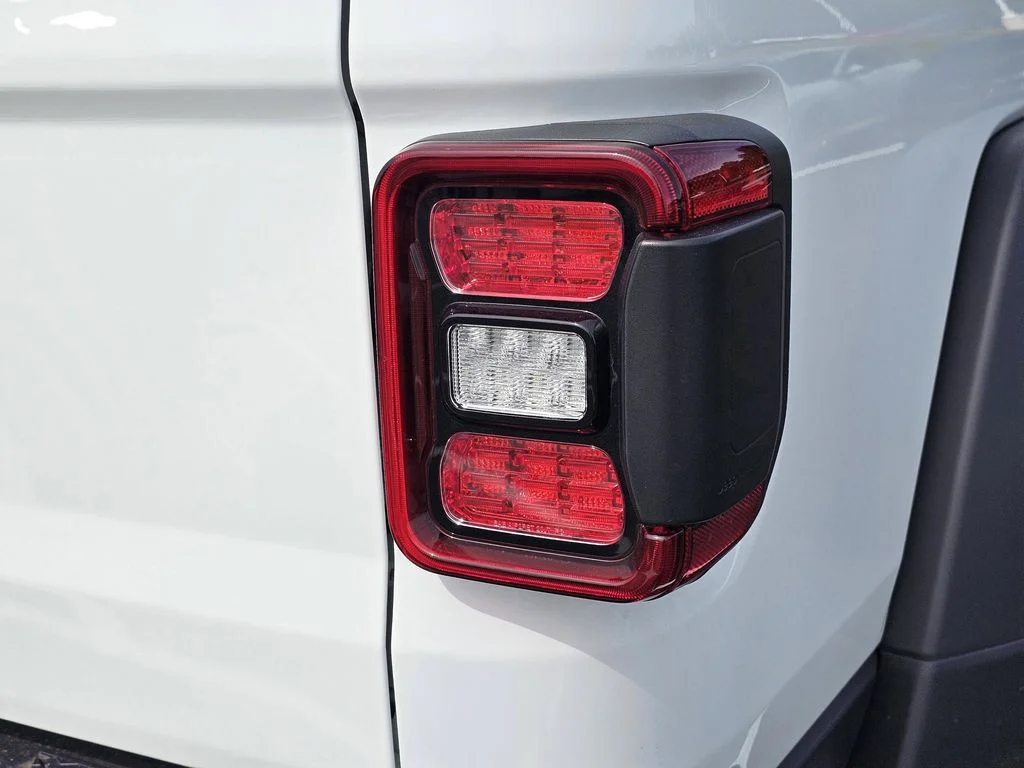 New 2026 Bright White Clear-Coat Exterior Paint Jeep Mojave image 11