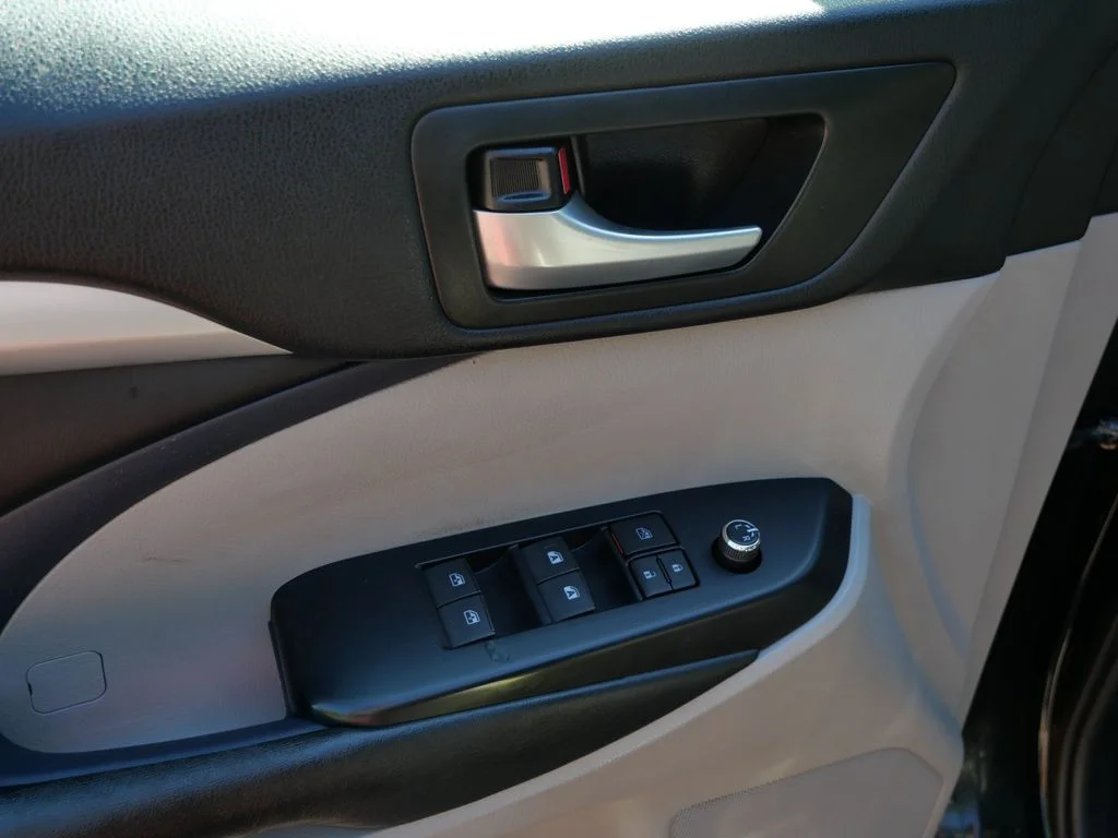Certified Used 2018 Black Toyota XLE image 23