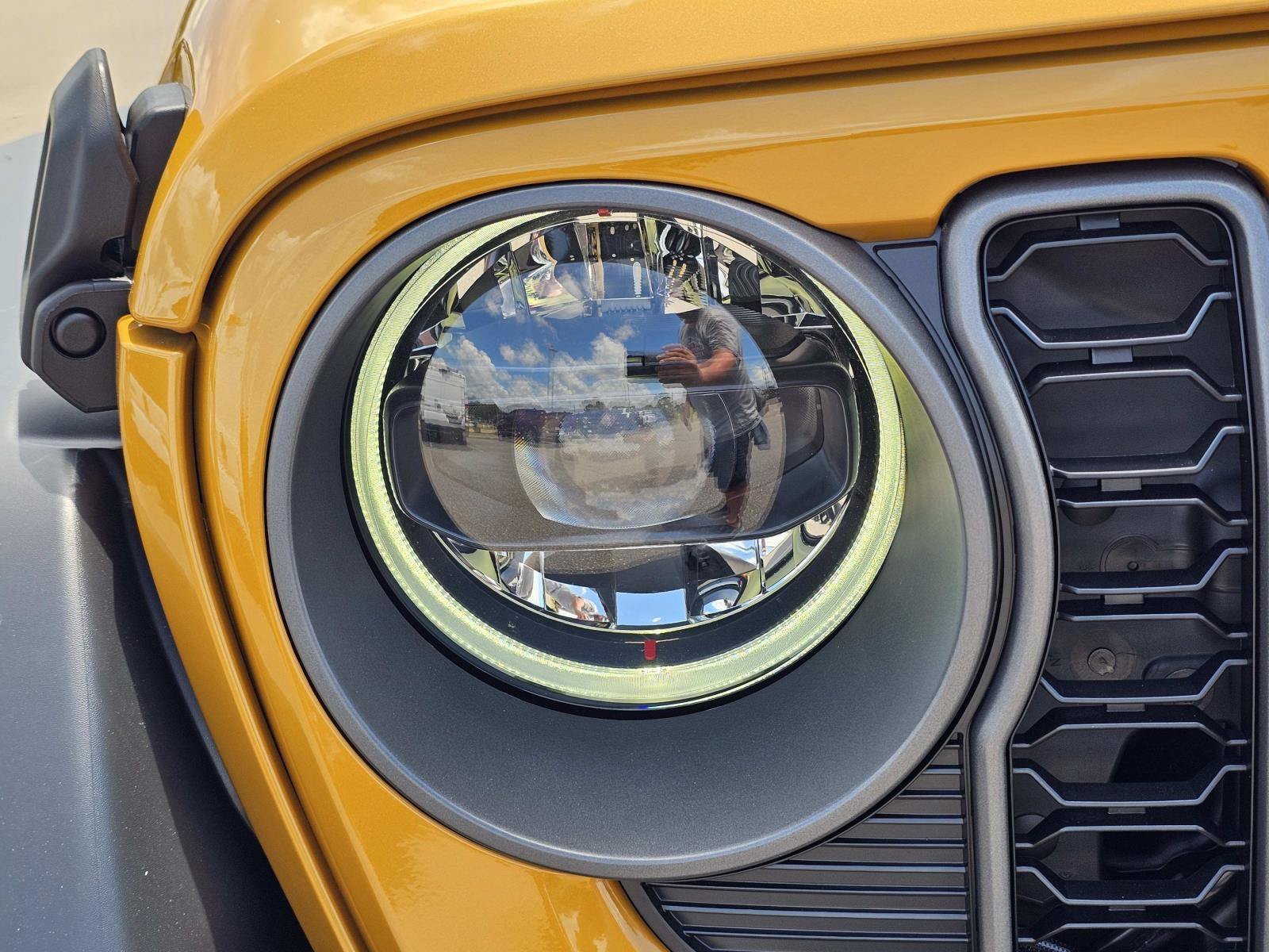 New 2026 Goldilocks Exterior Paint Jeep Sport S image 4
