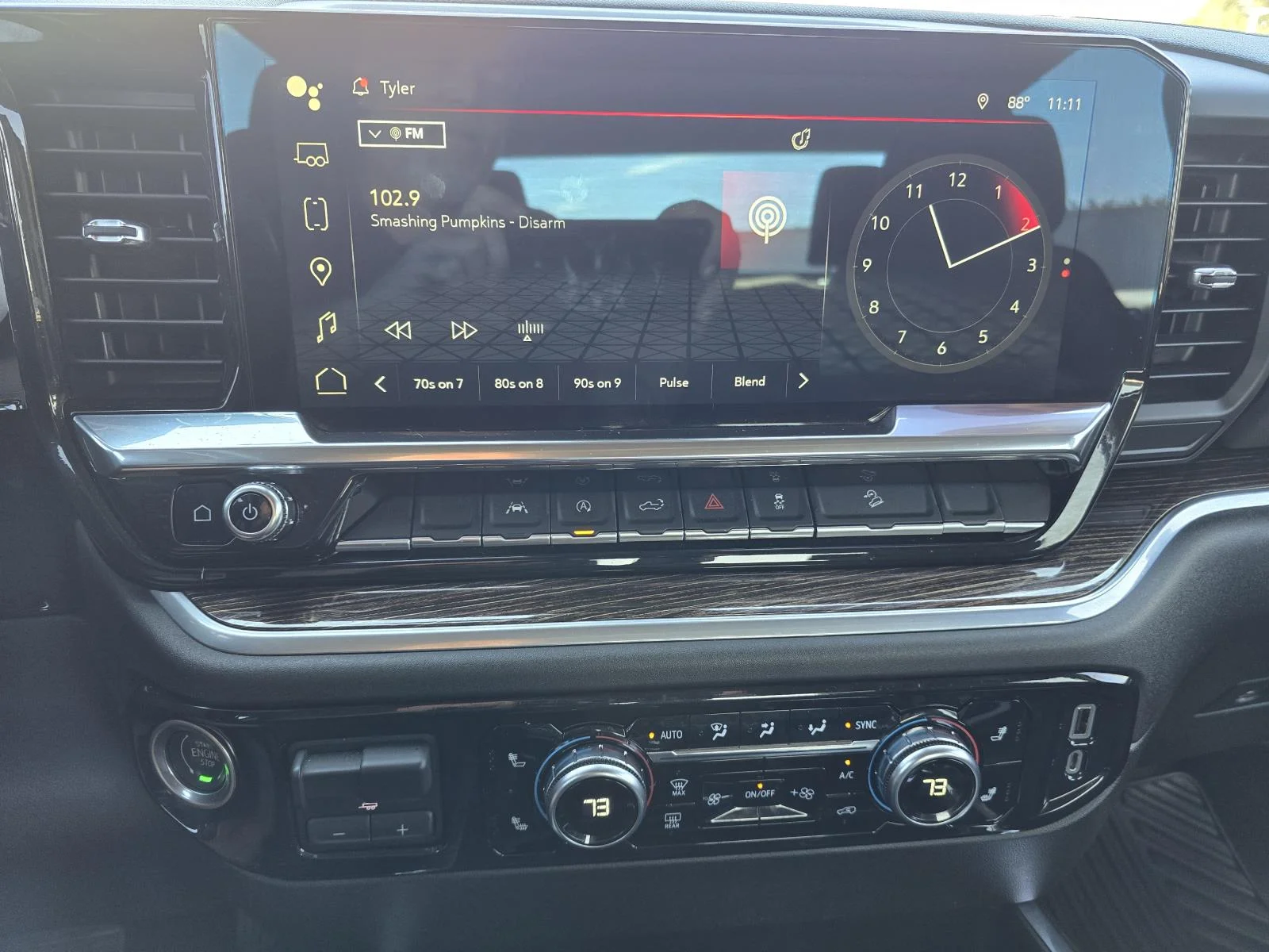 Used 2022 SUMMIT WHITE GMC Elevation image 15