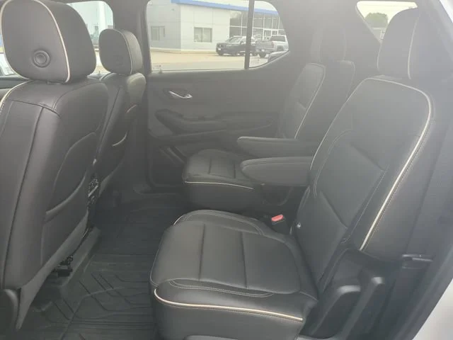 Used 2023 Iridescent Pearl Tricoat Chevrolet Premier image 30