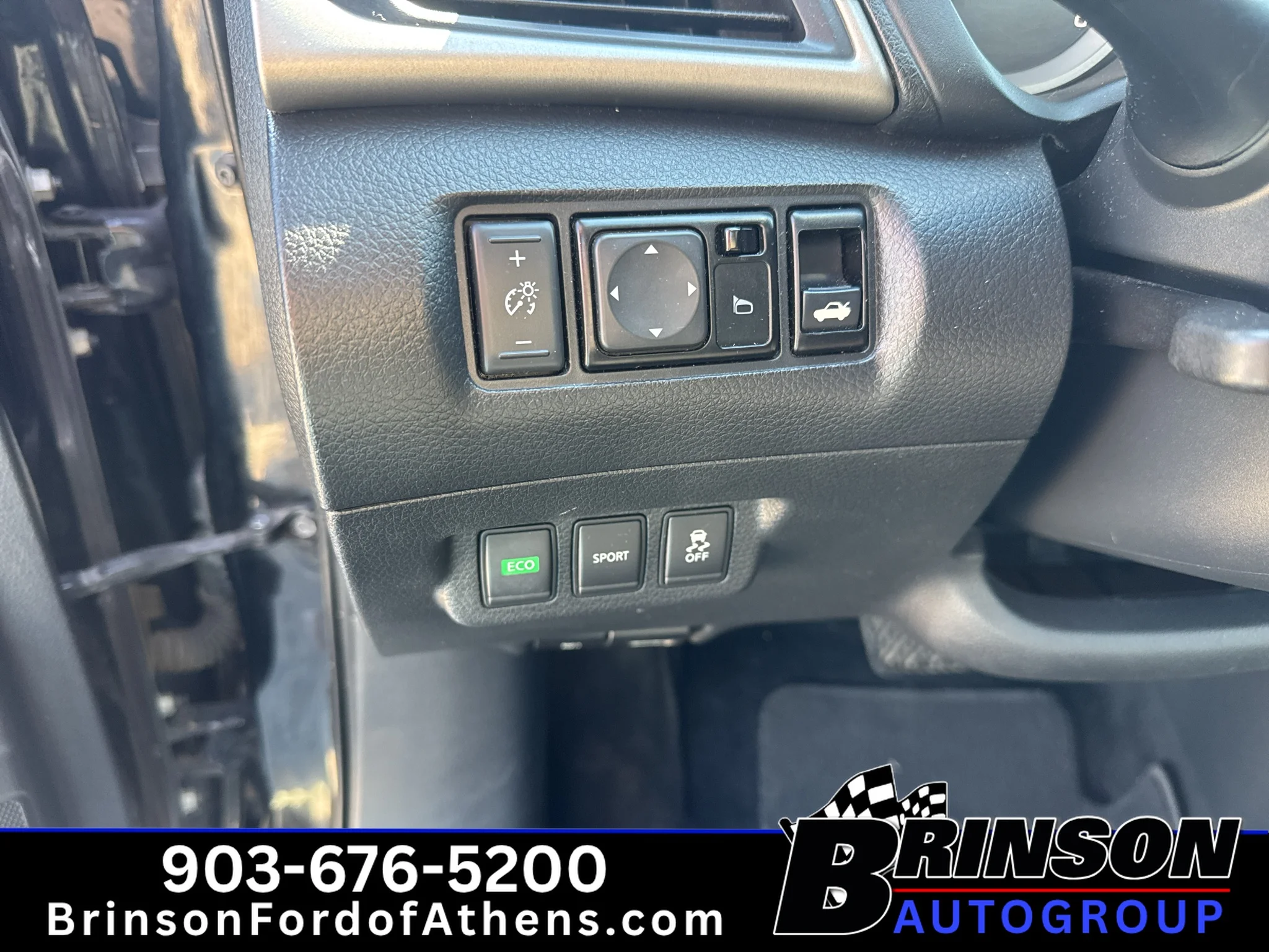 Used 2015 Super Black Nissan SV image 15