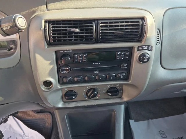 Used 2004 Silver Ford XLS image 17