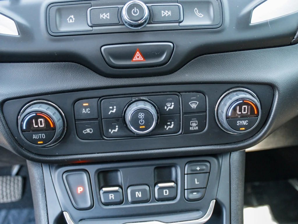 Used 2020 Quicksilver Metallic GMC SLE image 20