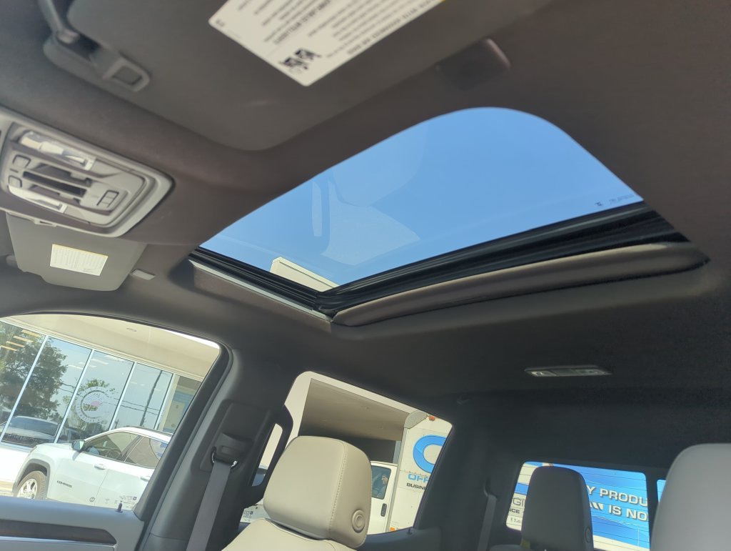 Used 2025 White GMC SLT image 26