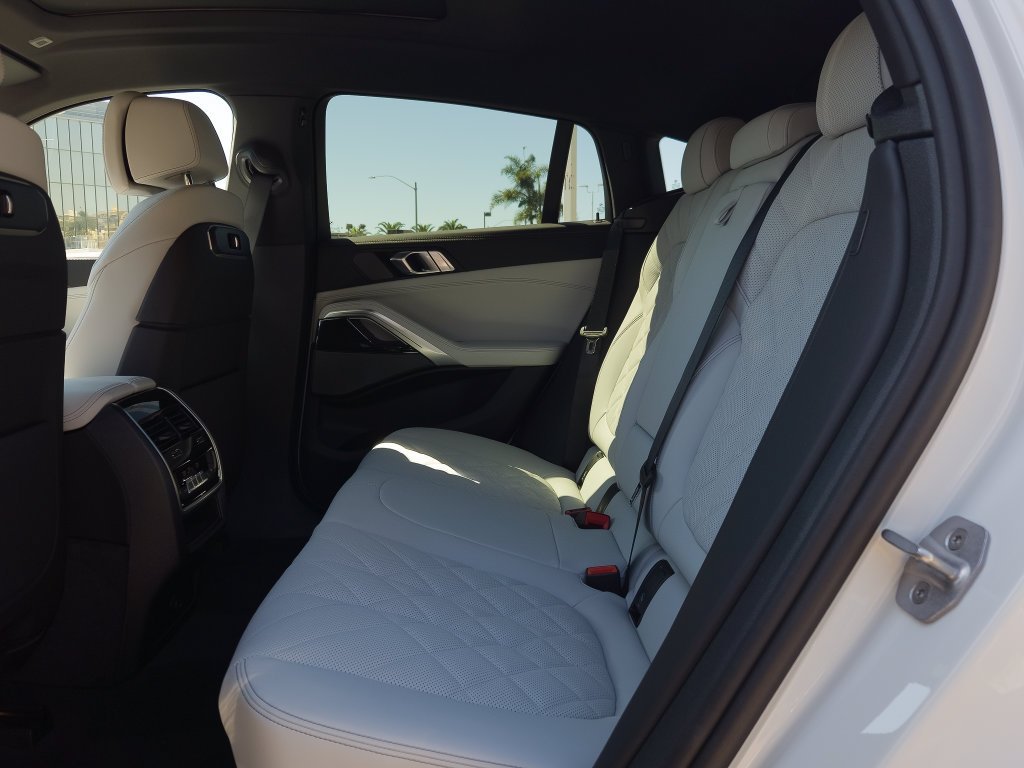 New 2027 Mineral White Metallic BMW xDrive40i image 10