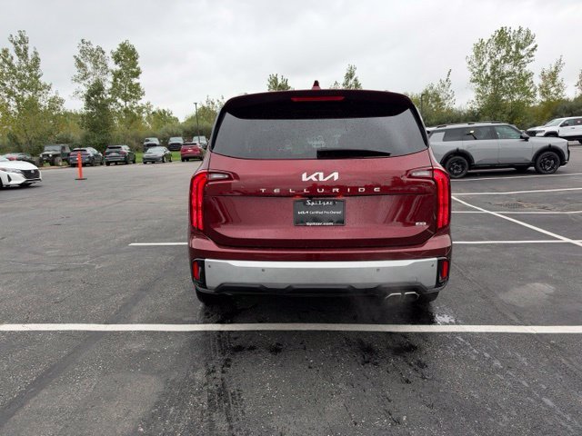 Used 2024 Red Kia S image 7