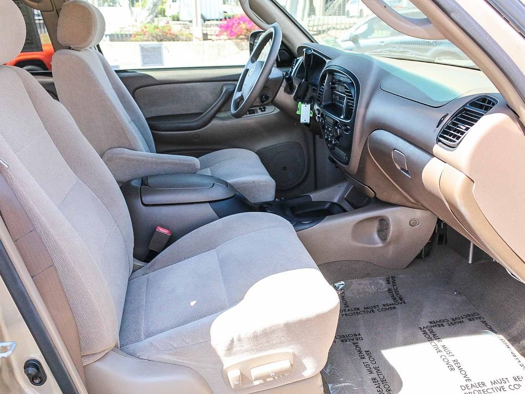 Used 2004 Gold Toyota SR5 image 17