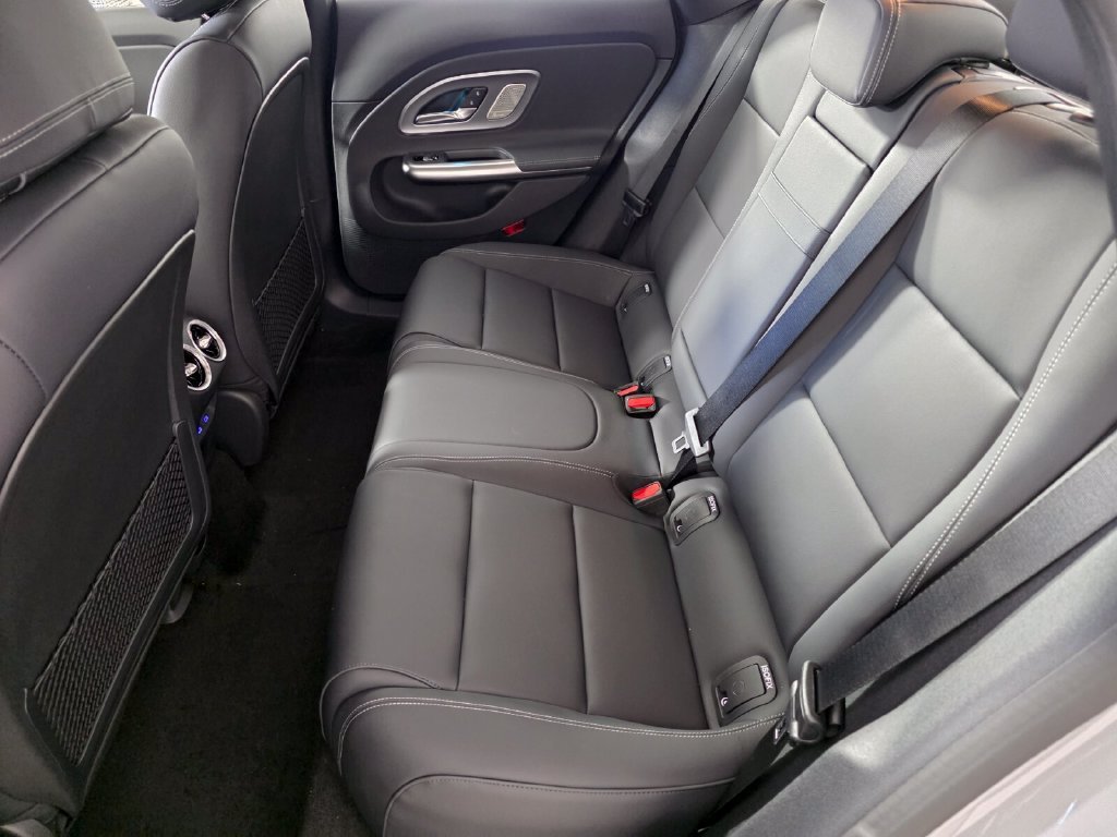 New 2027 MANUFAKTUR Alpine Grey Mercedes-Benz CLA 350 image 28