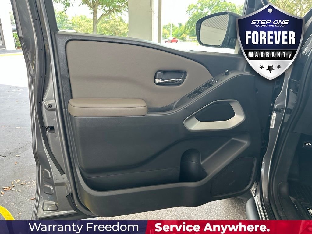 Used 2022 Gray Nissan SV image 10