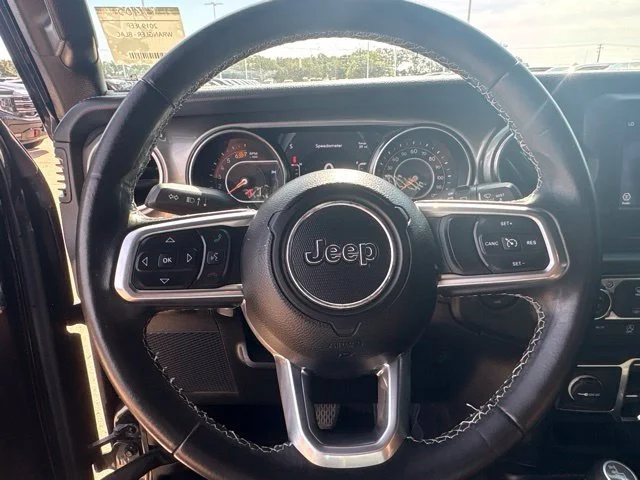 Used 2019  Jeep Sahara image 14