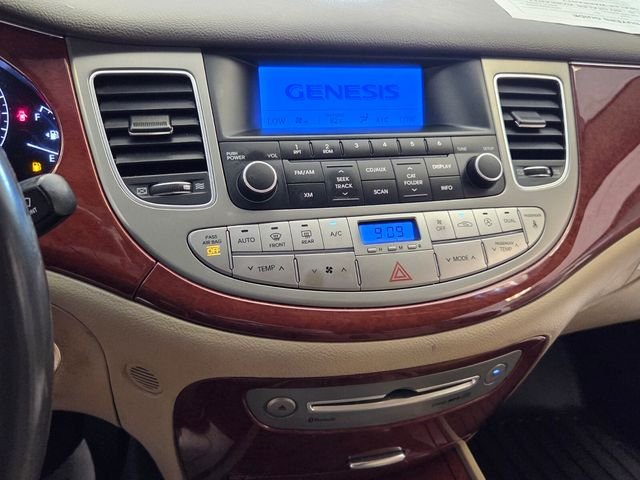 Used 2014 White Hyundai 3.8 image 21