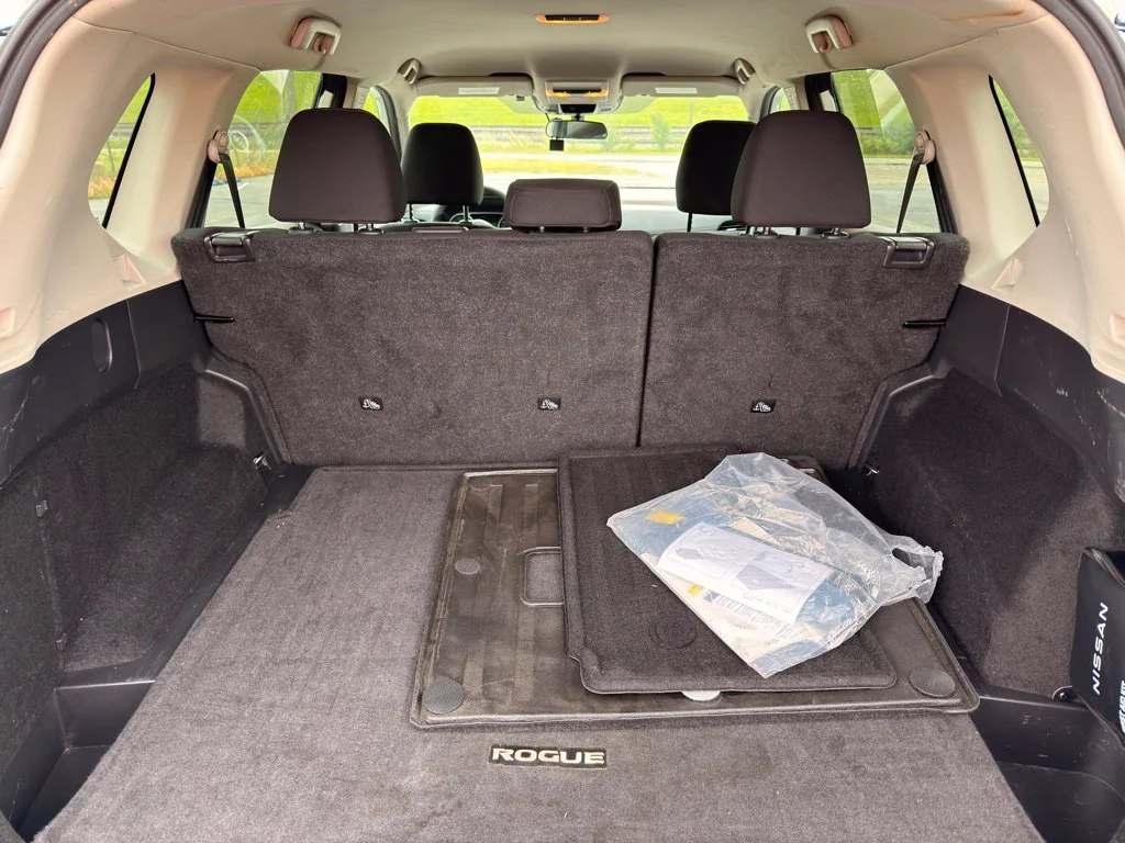 Used 2023 White Nissan S image 30