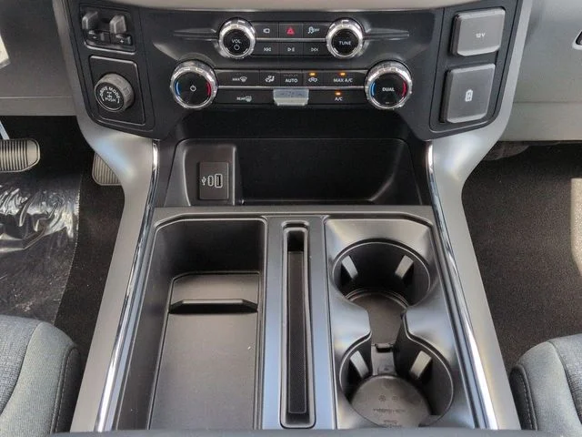 New 2026 Oxford White Ford XLT image 19