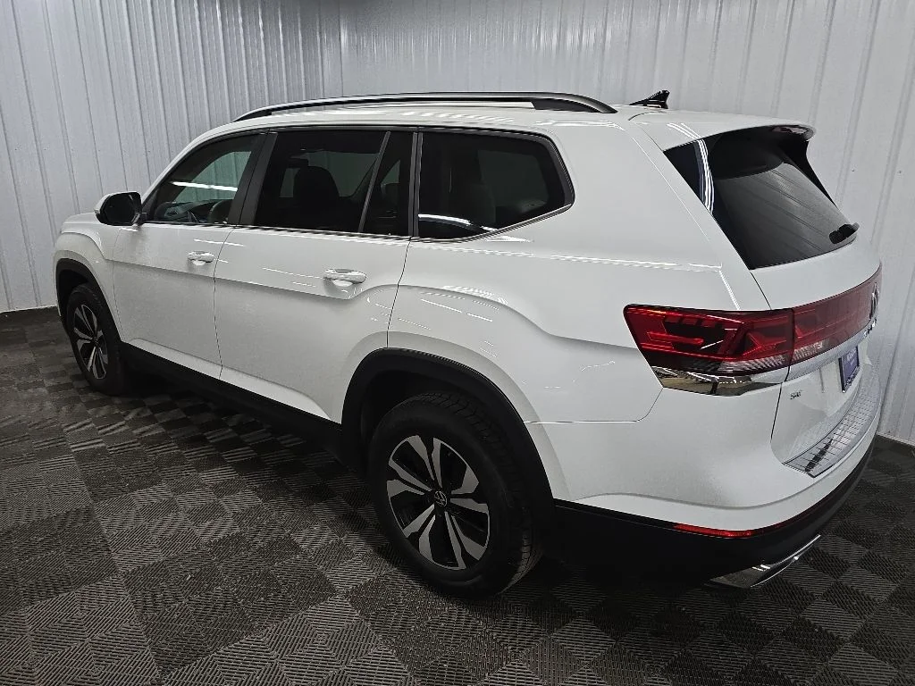 Used 2024 White Volkswagen 2.0T SE image 9
