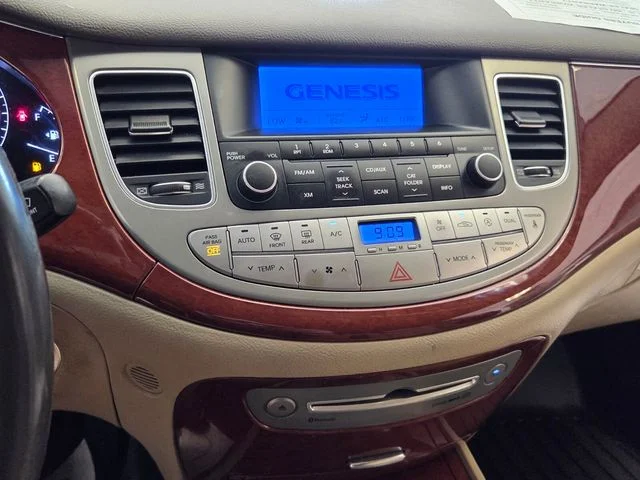 Used 2014 White Hyundai 3.8 image 21