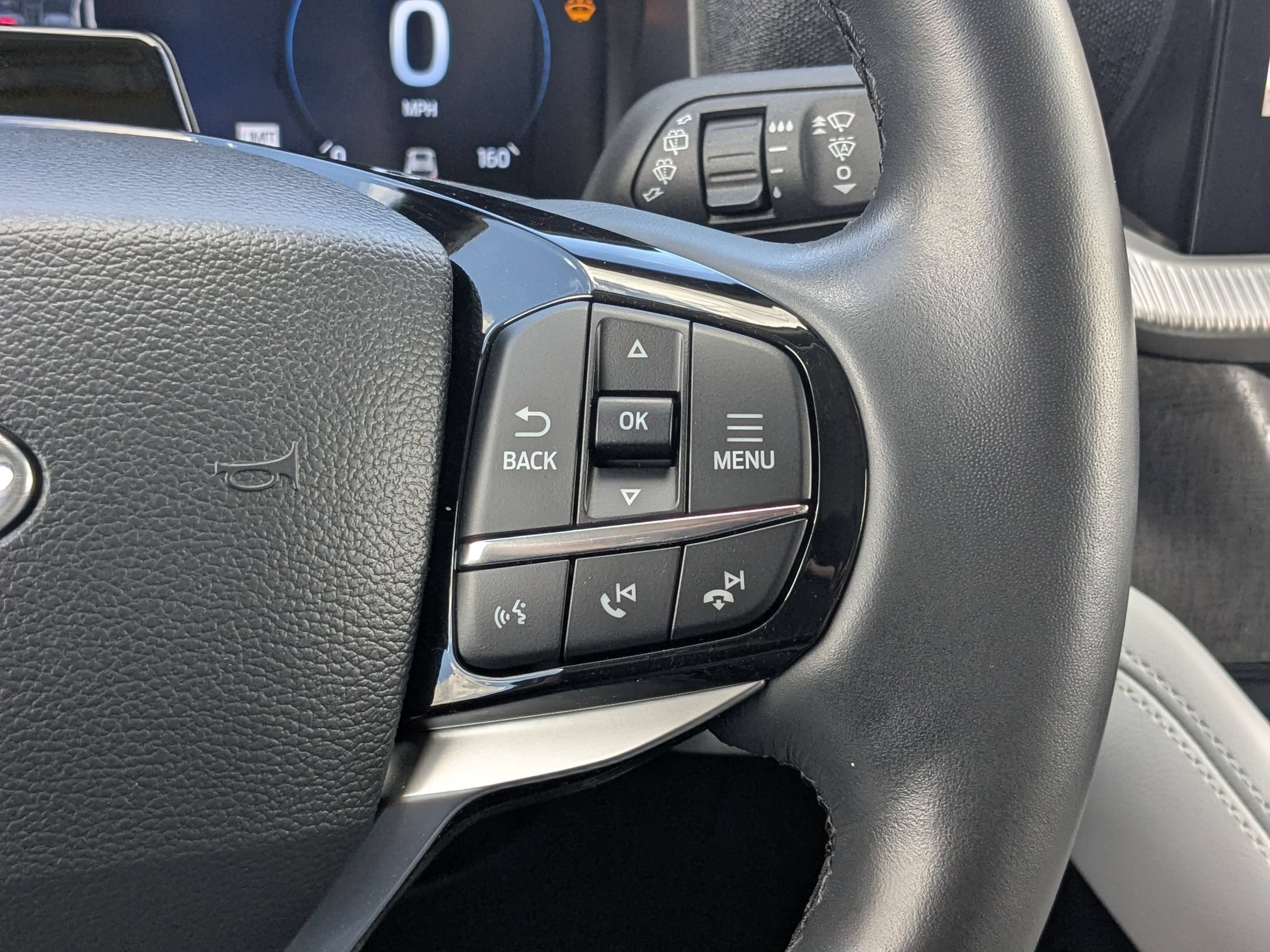 Used 2025 White Metallic Ford Platinum image 18